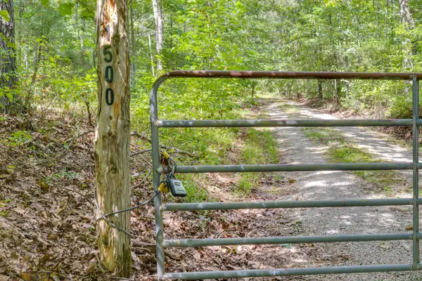 1500 Trace Creek Rd, Hohenwald, TN 38462