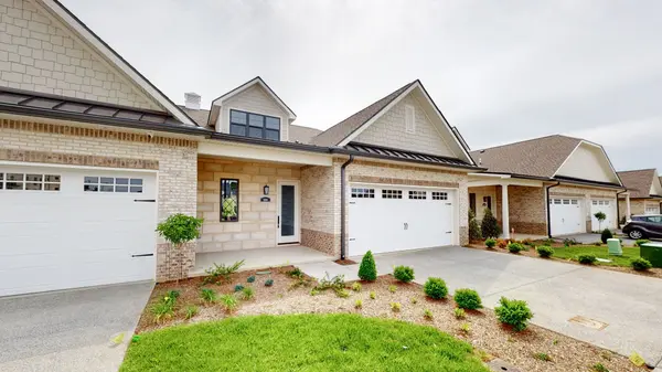 1024 Club View Dr #B301, Gallatin, TN 37066
