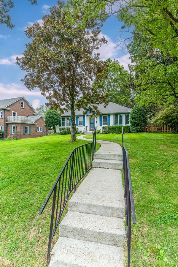 703 5th Ave #W, Springfield, TN 37172