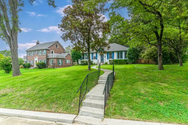 703 5th Ave #W, Springfield, TN 37172