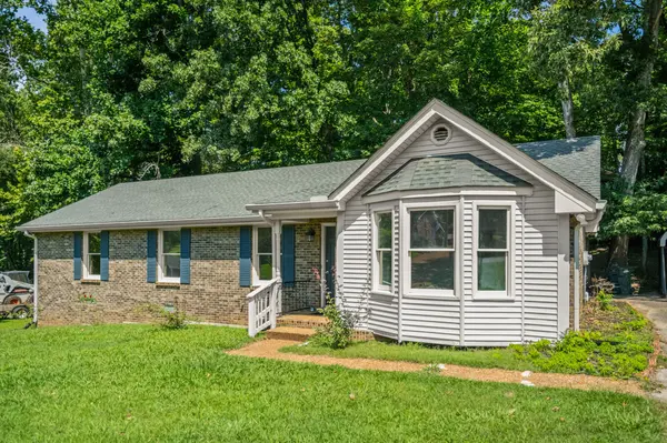 2306 Woodmont Dr, Springfield, TN 37172