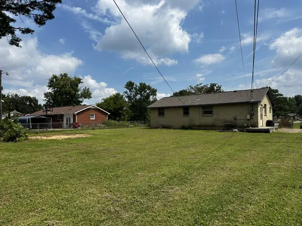 215 Charlemagne Blvd, Clarksville, TN 37042