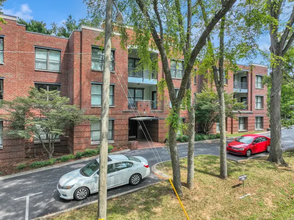 4040 Woodlawn Dr #30, Nashville, TN 37205