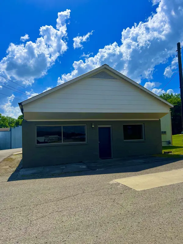 413 Pioneer St, Fayetteville, TN 37334