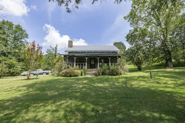 648 Cummings Ln, Cottontown, TN 37048