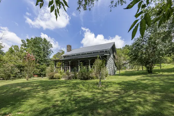 648 Cummings Ln, Cottontown, TN 37048
