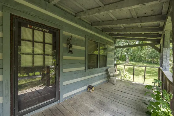 648 Cummings Ln, Cottontown, TN 37048