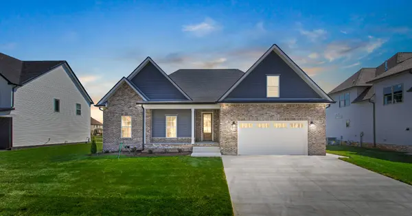 576 Bowden Dr, Clarksville, TN 37043