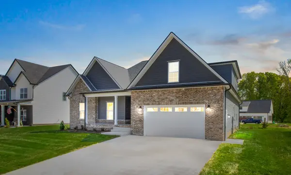 576 Bowden Dr, Clarksville, TN 37043