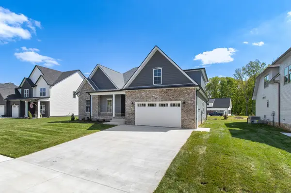 576 Bowden Dr, Clarksville, TN 37043