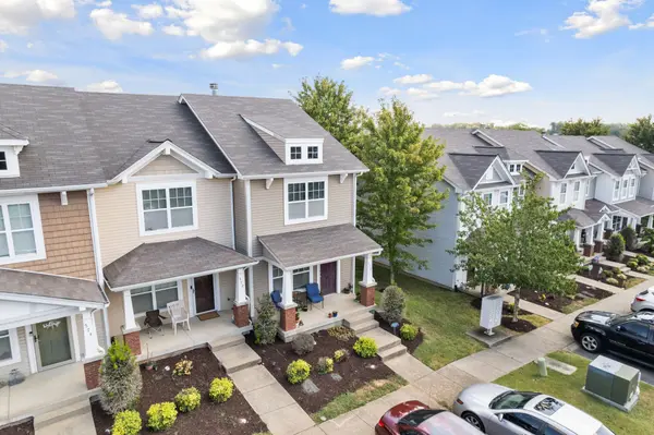 570 Bradburn Village Cir, Antioch, TN 37013