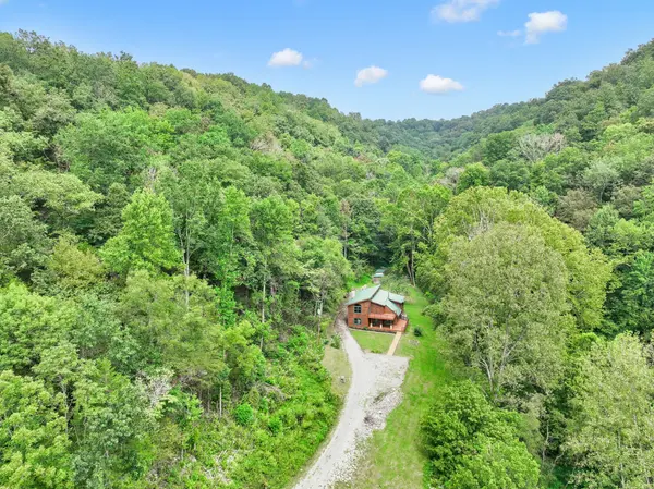 140 Carver Hollow Rd, Pleasant Shade, TN 37145