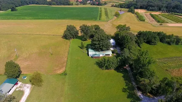 394 Stagecoach Dr, Huntland, TN 37345