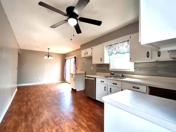 216 Spring View Dr, La Follette, TN 37766
