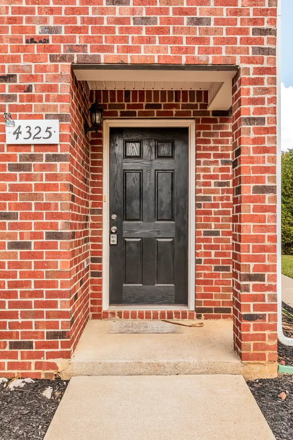 4325 Aurora Cir, Murfreesboro, TN 37127
