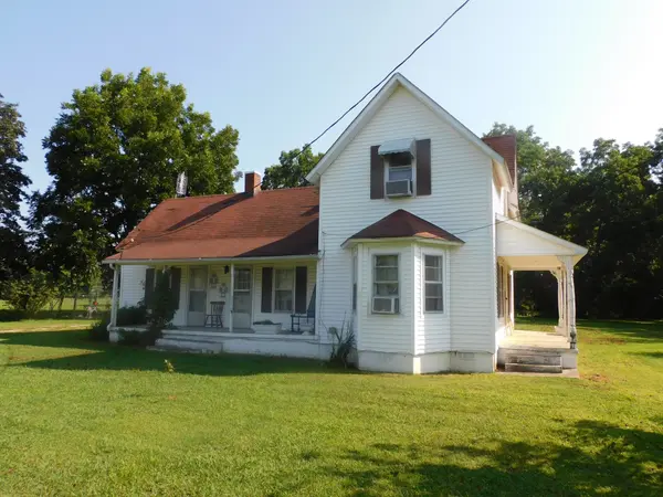 1064 Summitville Rd, Manchester, TN 37355