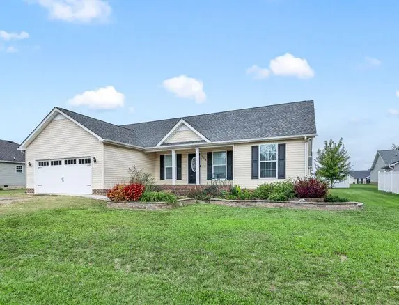 304 Spring Breeze Dr, Smithville, TN 37166