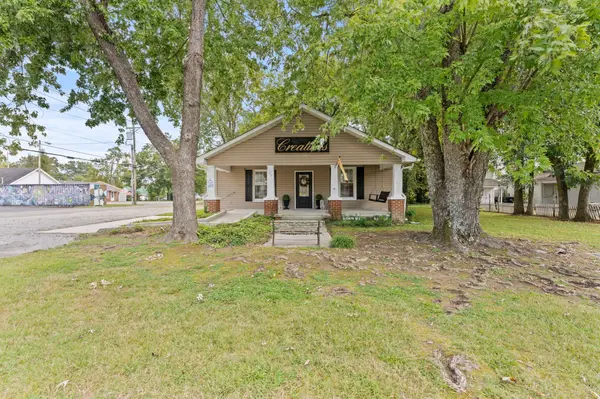 105 W DECHERD ST, Tullahoma, TN 37388