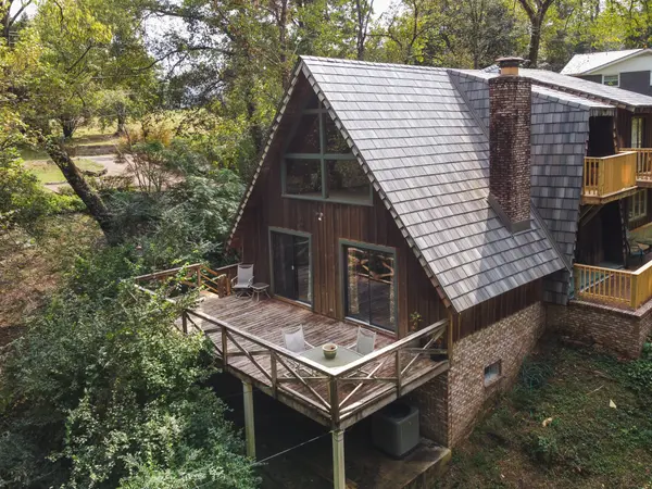 101 E Over Dr, Centerville, TN 37033