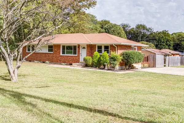 585 Walton Ferry Rd, Hendersonville, TN 37075