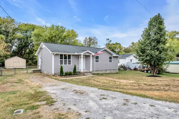 160 Brookridge Dr, La Vergne, TN 37086