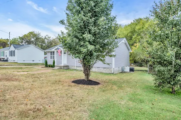 160 Brookridge Dr, La Vergne, TN 37086