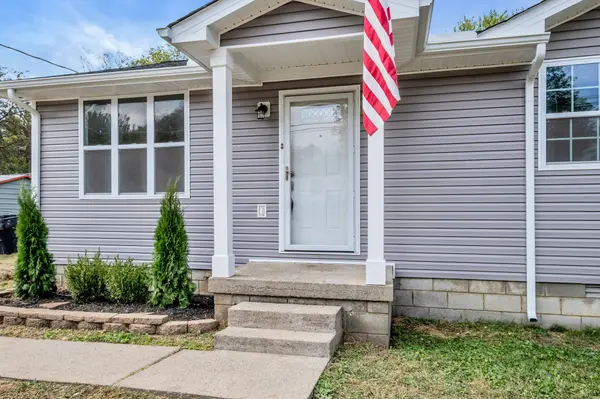 160 Brookridge Dr, La Vergne, TN 37086