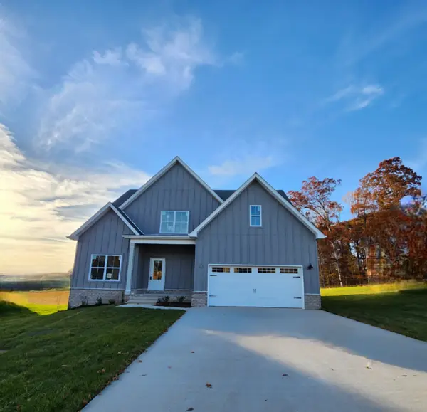 1734 Oak Forest Dr, Clarksville, TN 37043