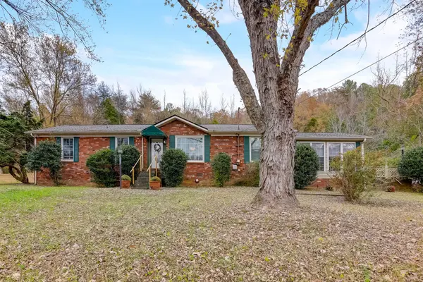 1001 Valley View Rd, Ashland City, TN 37015