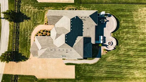 709 Shute Ln, Hendersonville, TN 37075