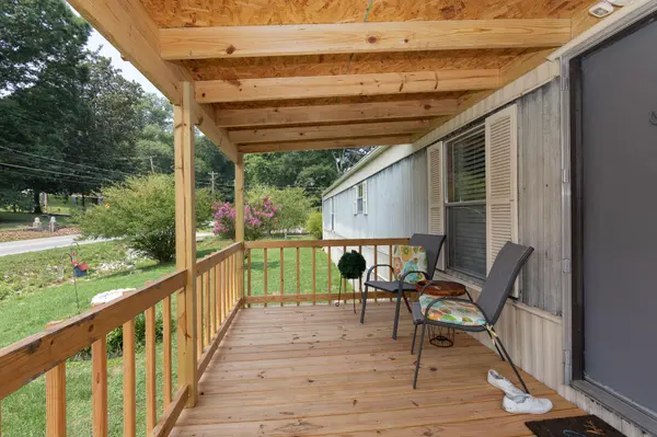 927 Lakeview Drive, Rossville, GA 30741
