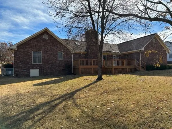 923 Greenview Dr, Fayetteville, TN 37334
