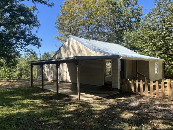 434 Country Ln, Dover, TN 37058