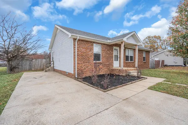302 Alan Ct, Oak Grove, KY 42262