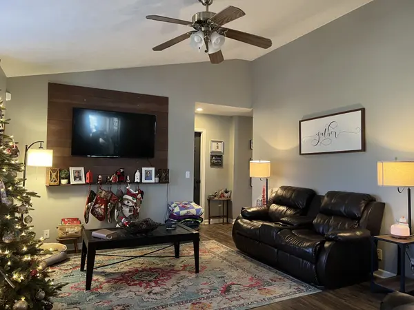 6003 Hill Cir, Bon Aqua, TN 37025