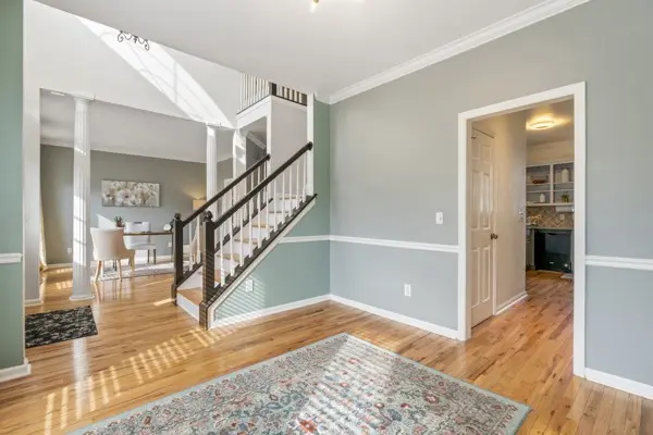 5008 Stonemeade Dr, Nashville, TN 37221
