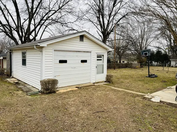 126 Burrum Dr, Shelbyville, TN 37160