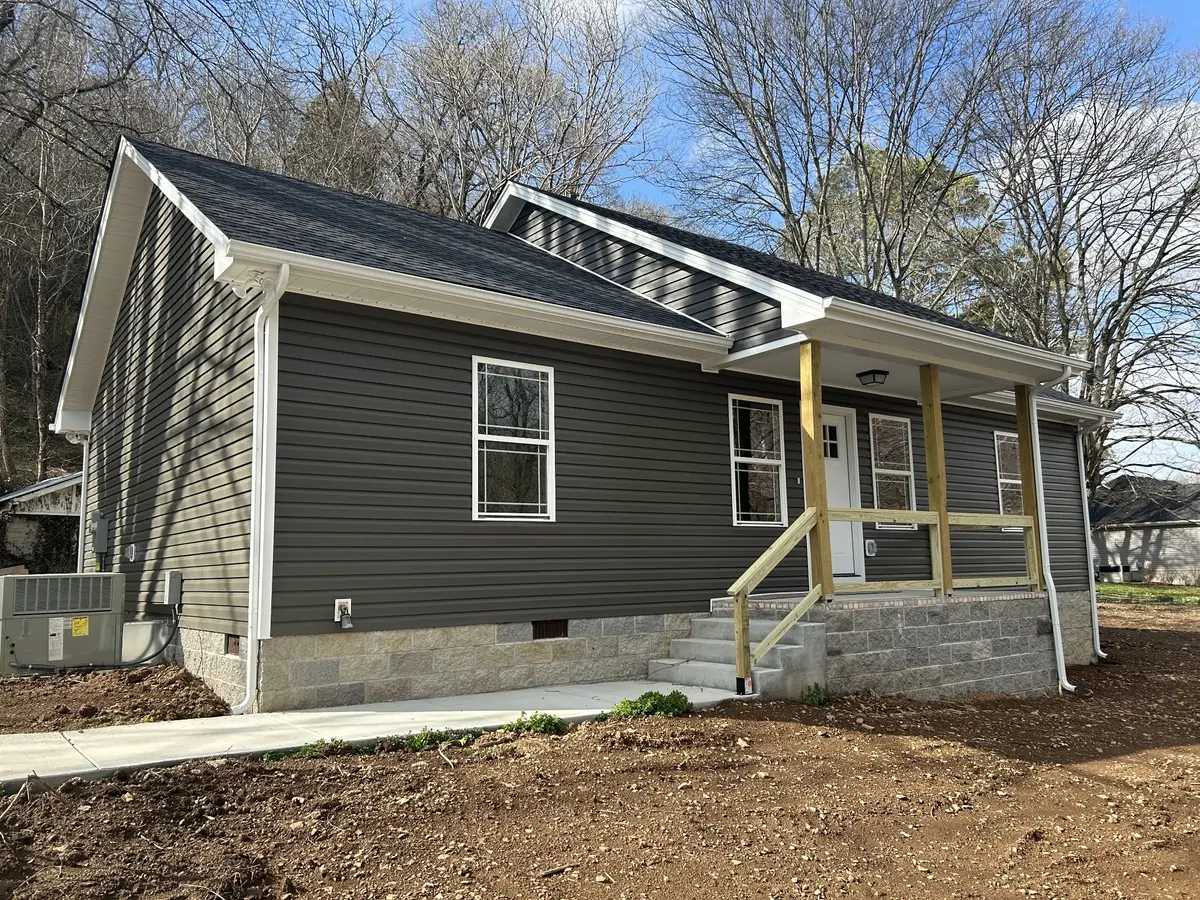 290 Leo Whitley Rd, Lafayette, TN 37083