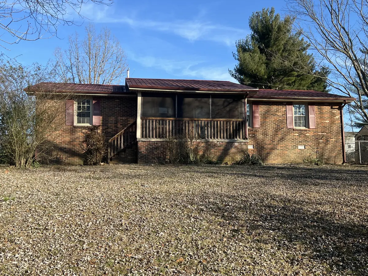 146 Garden Dr, Lafayette, TN 37083