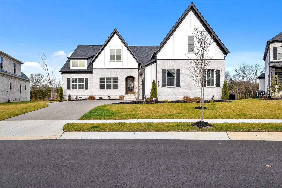 2056 Bocage Cir, Nolensville, TN 37135
