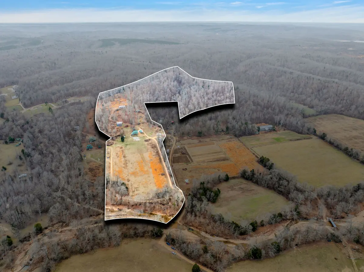 7305 Roan Creek Rd, Lobelville, TN 37097