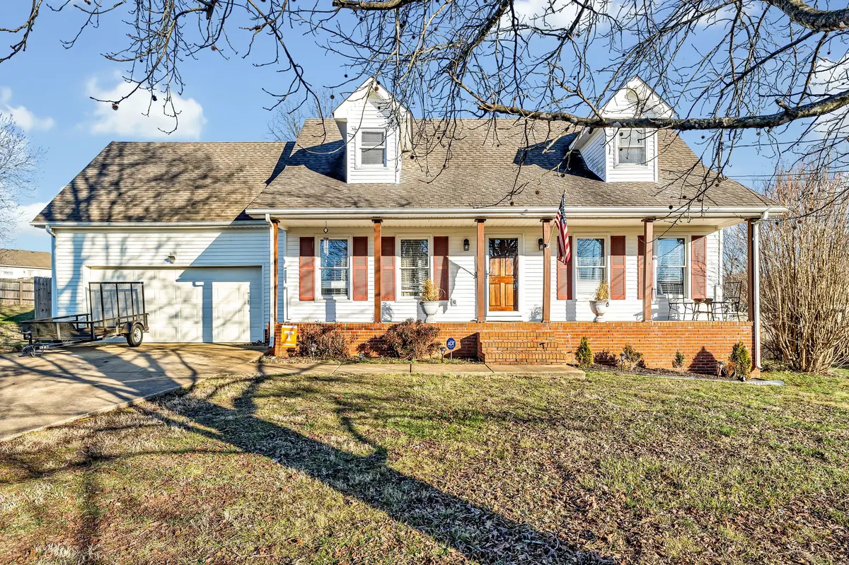 908 Armstrong Ln, Columbia, TN 38401