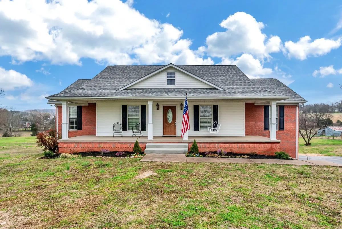 1014 Tom Osborne Rd, Columbia, TN 38401
