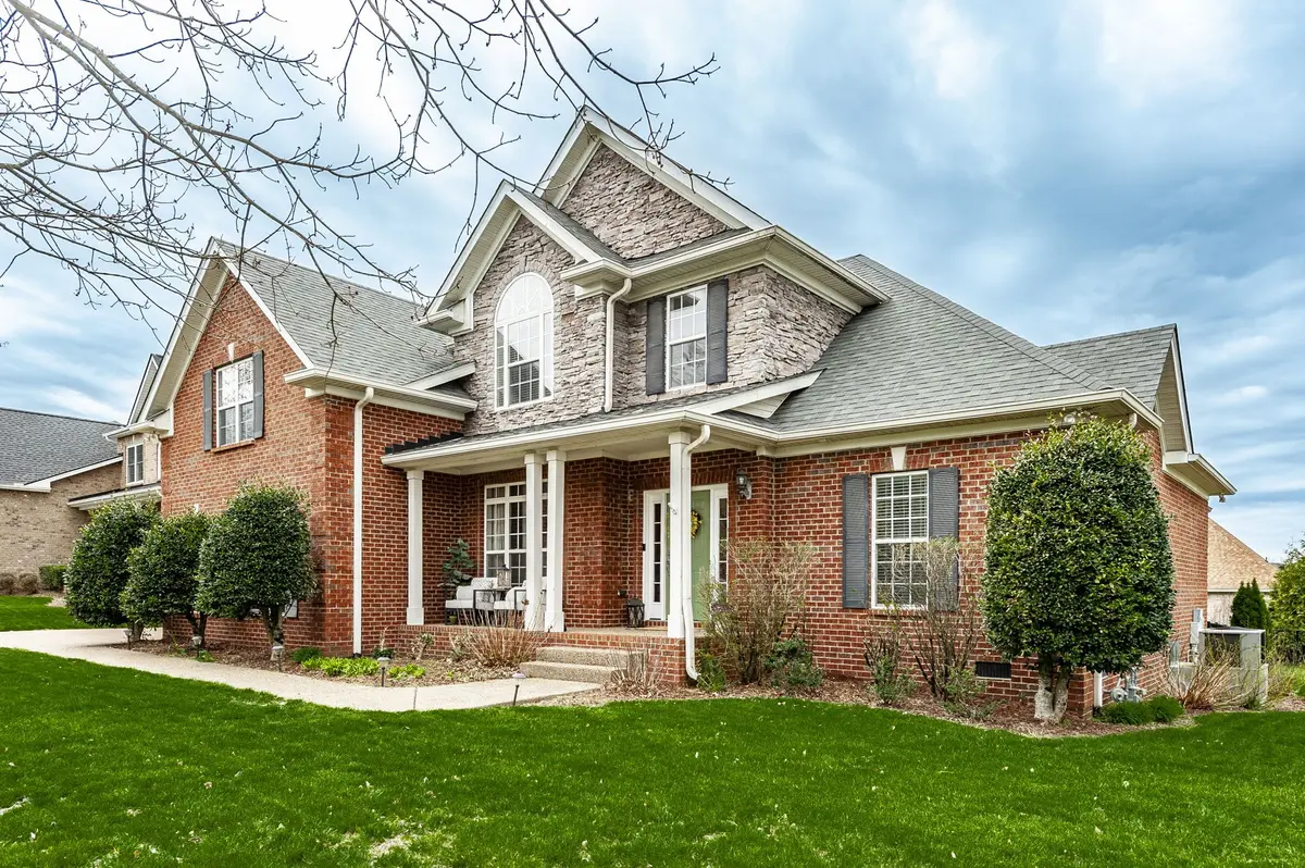 1000 Avery Trace Cir, Hendersonville, TN 37075
