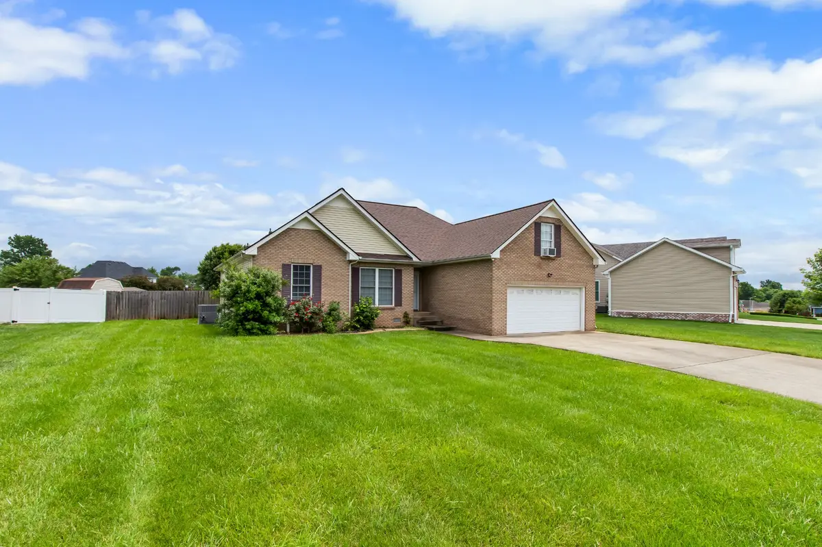 3912 Rhonda Ct, Clarksville, TN 37040