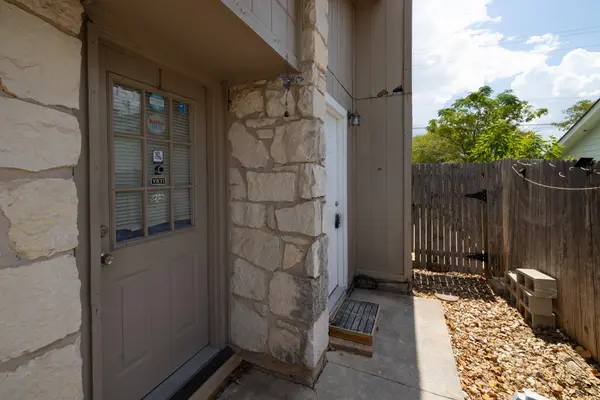 2401 Singletree Ave #B, Austin, TX 78727