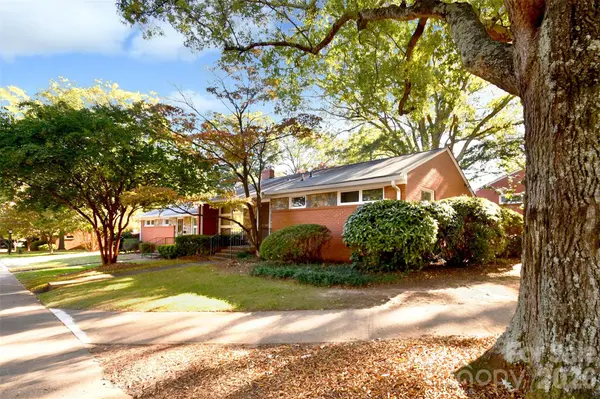4547 Woodlark LN, Charlotte, NC 28211