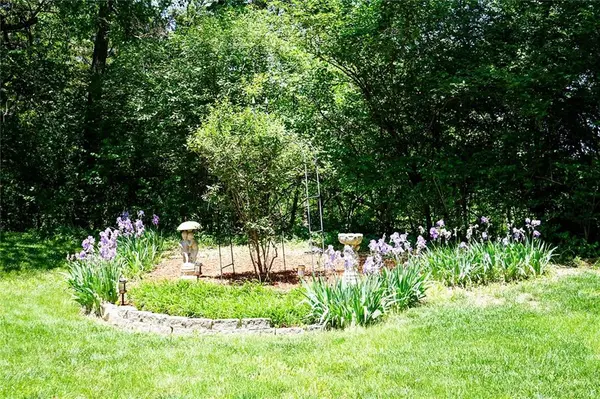 8225 NW Weatherby DR, Weatherby Lake, MO 64152