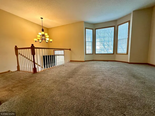 1760 Riverside DR, Shakopee, MN 55379