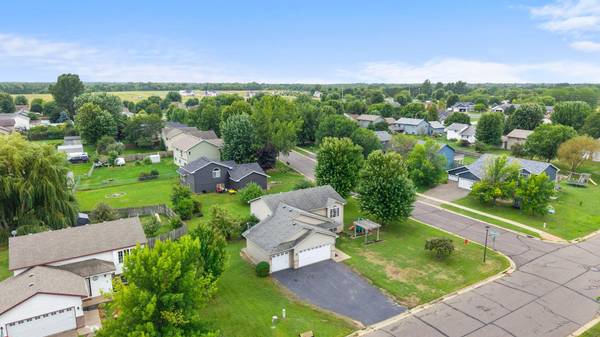 2033 Joes Lake RD SE, Cambridge, MN 55008